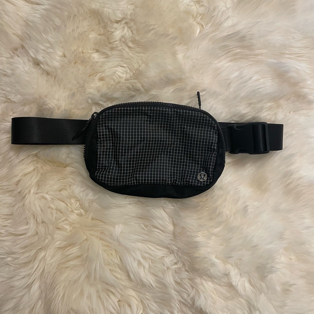 LuLuLemon - Everywhere Belt Bag